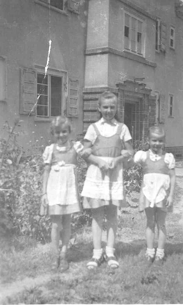  Ingrid, Lilo & me.
CLICK TO ENLARGE PHOTO