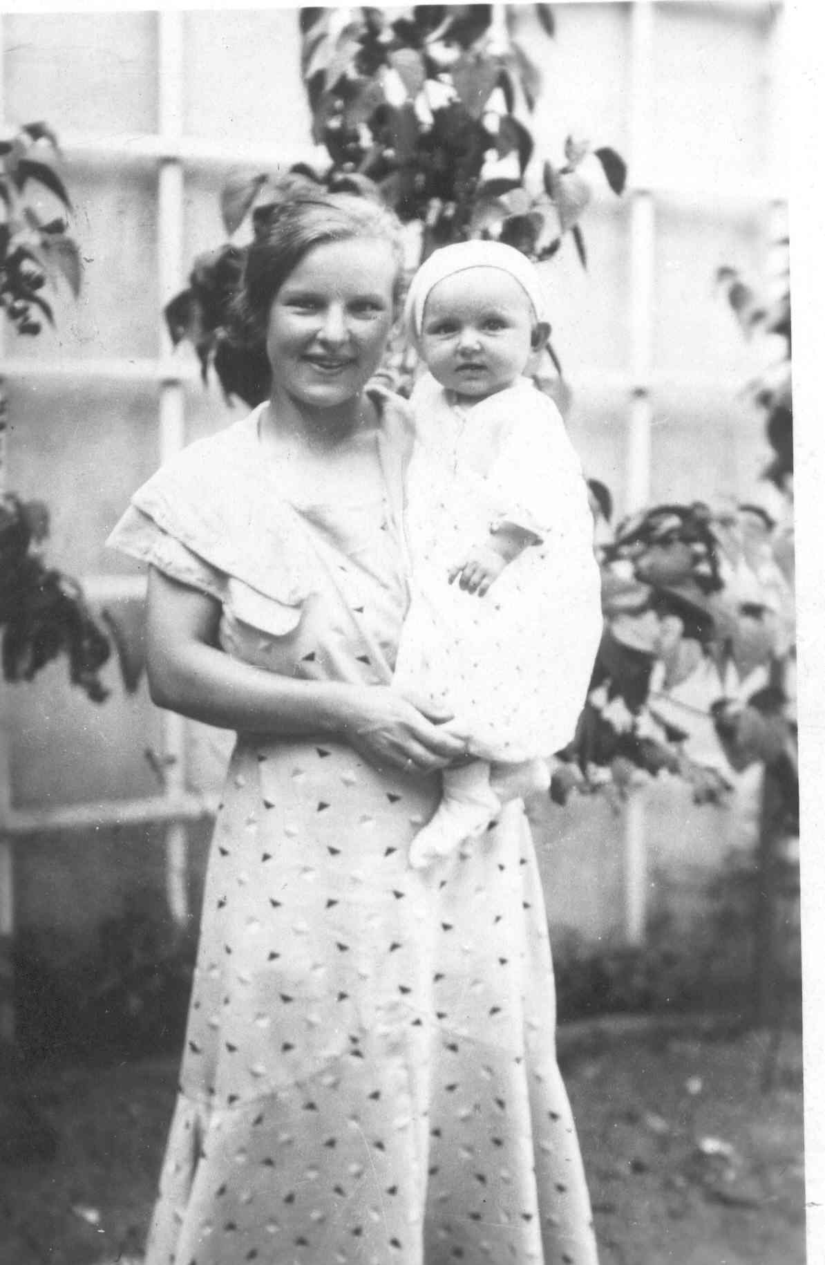  Mom & Lilo.
LARGE PHOTO NOT AVIALBLE
